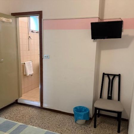 Hotel Nives Rimini Kültér fotó