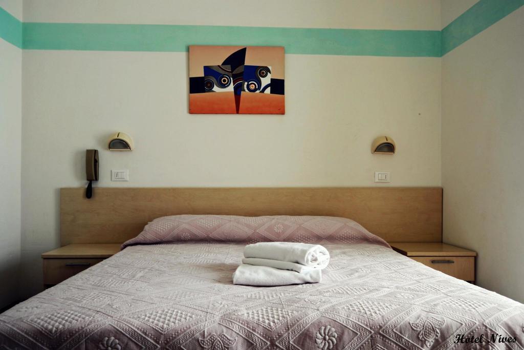 Hotel Nives Rimini Kültér fotó