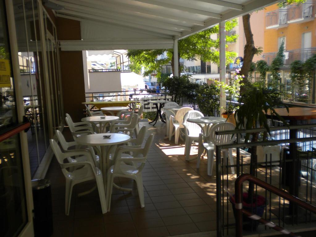 Hotel Nives Rimini Kültér fotó