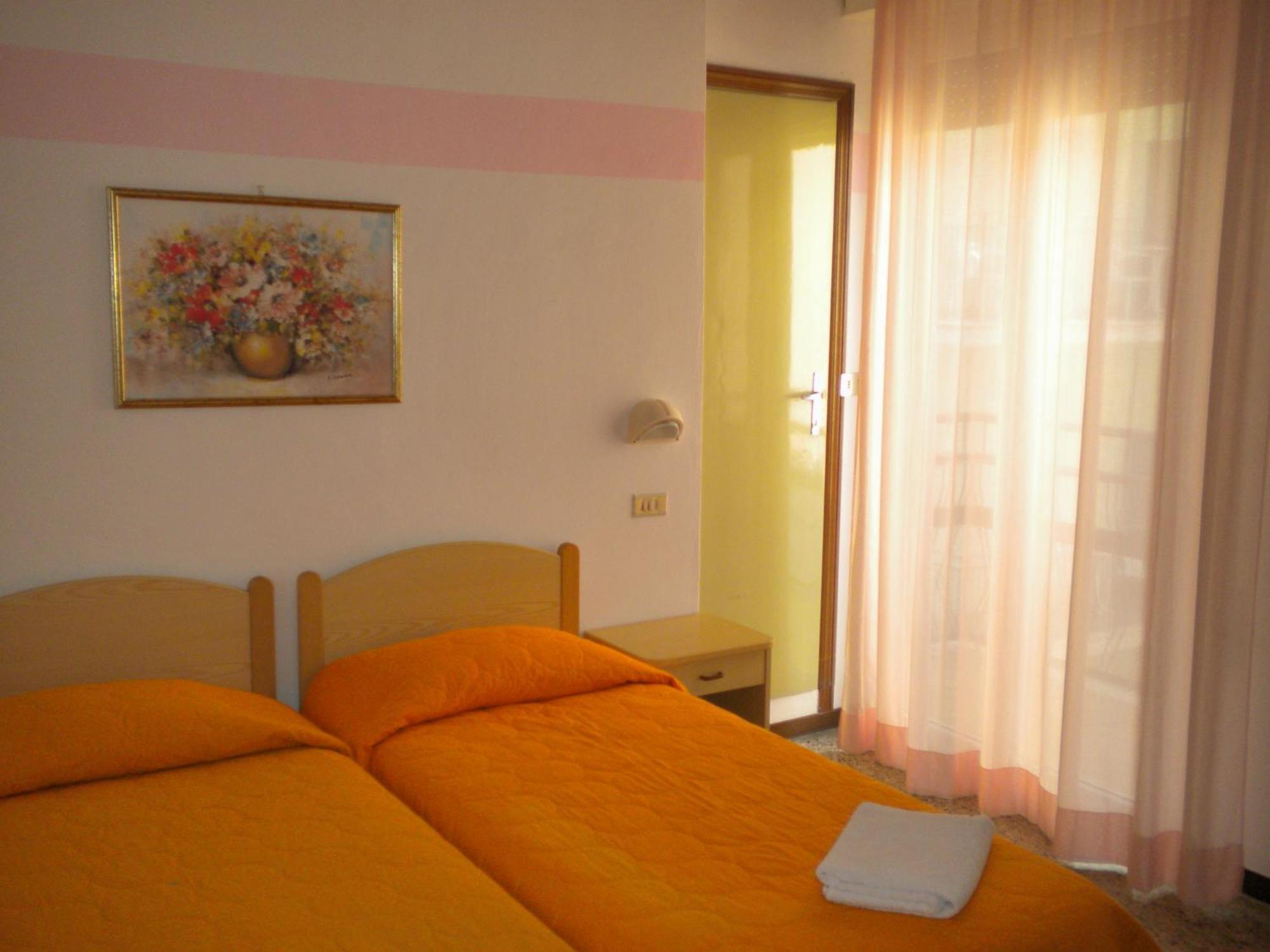 Hotel Nives Rimini Szoba fotó