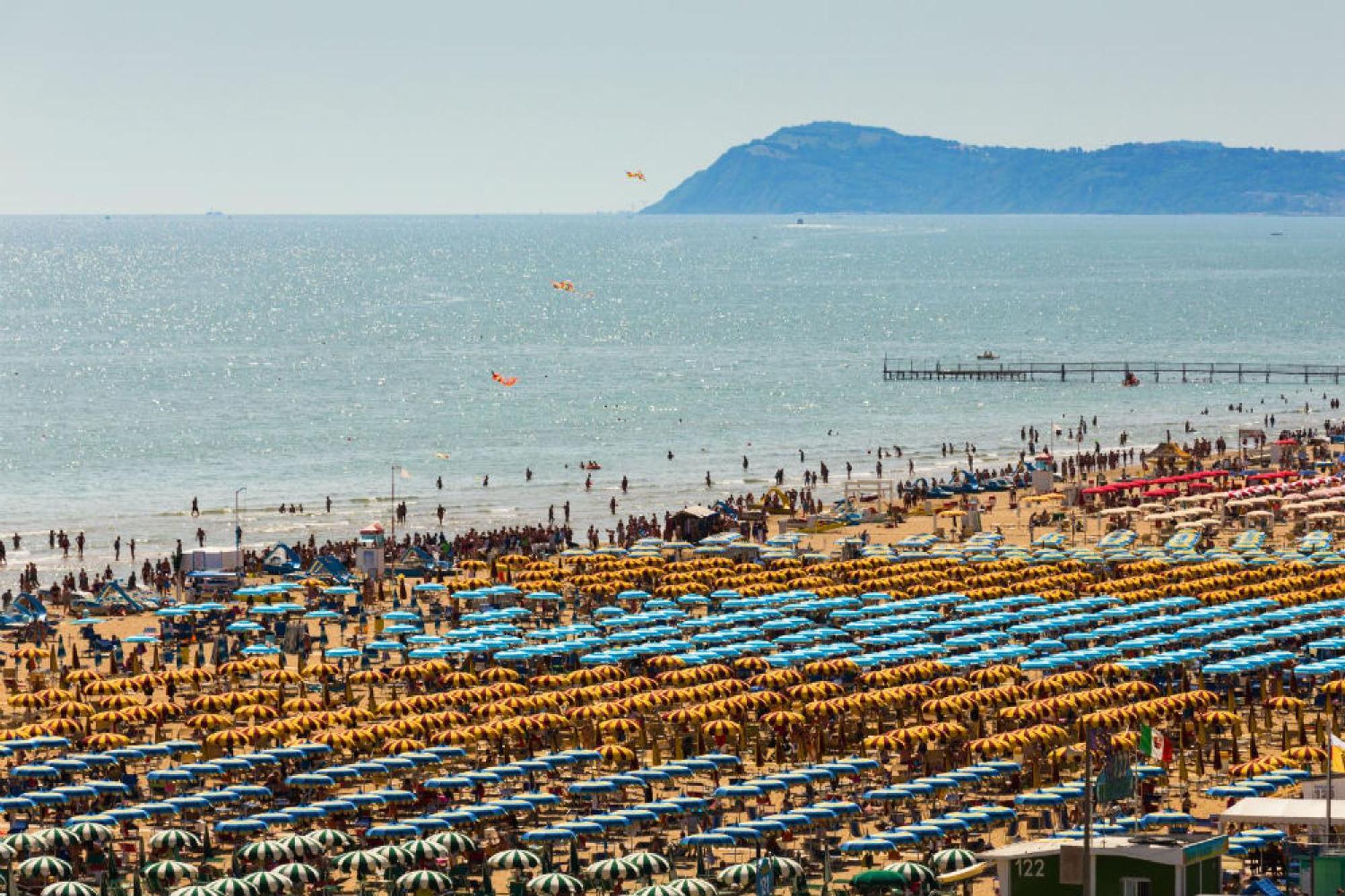 Hotel Nives Rimini Kültér fotó