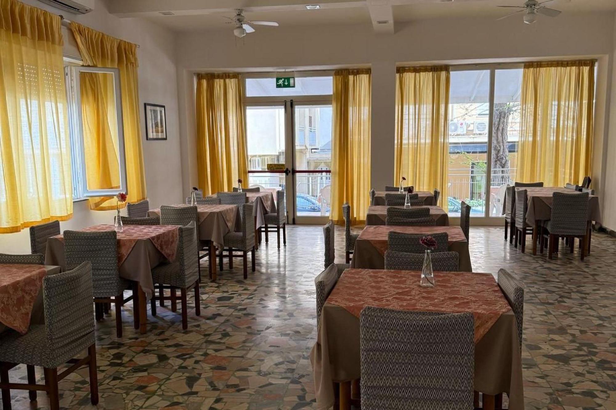 Hotel Nives Rimini Kültér fotó