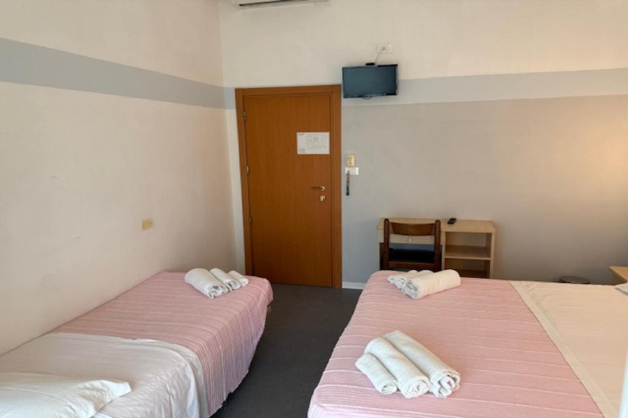 Hotel Nives Rimini Kültér fotó