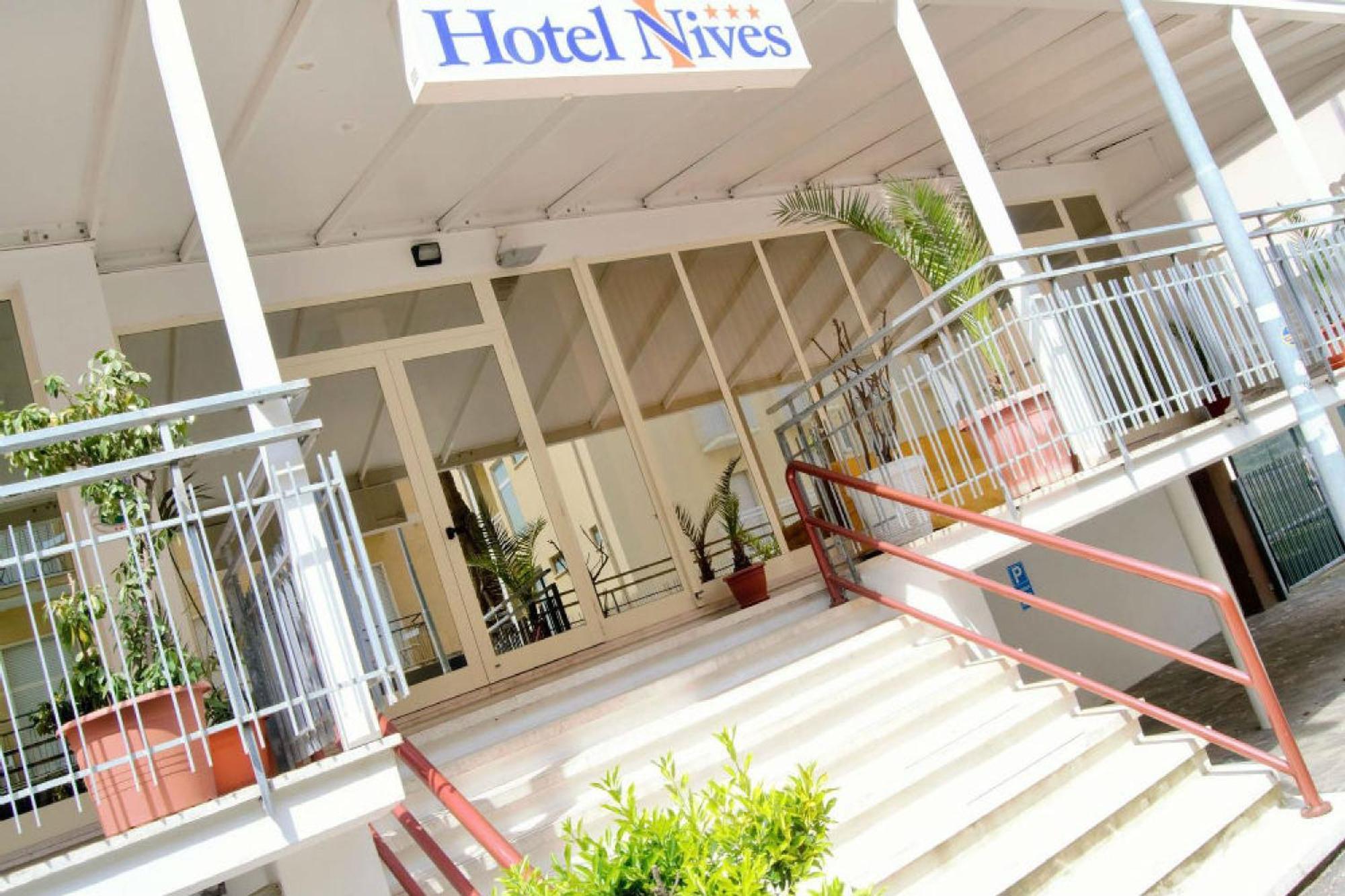 Hotel Nives Rimini Kültér fotó