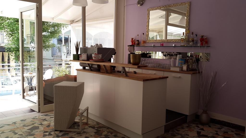 Hotel Nives Rimini Kültér fotó