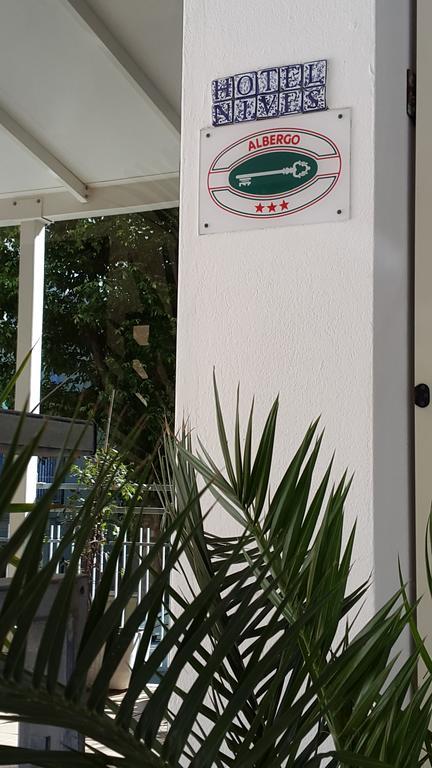 Hotel Nives Rimini Kültér fotó