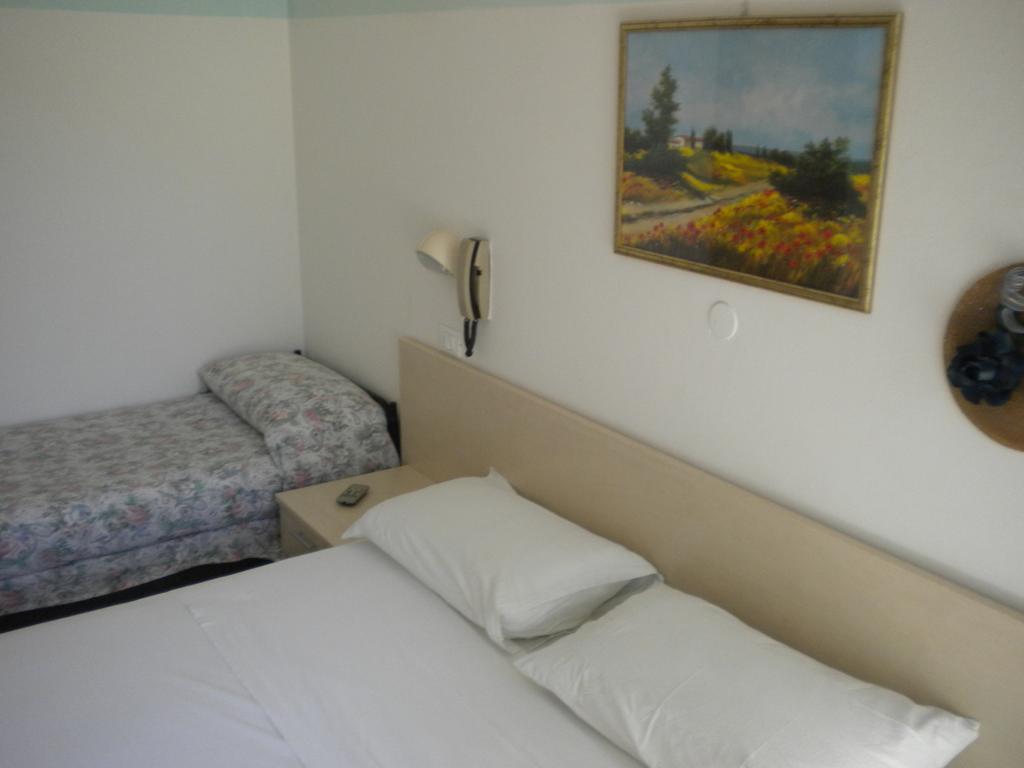 Hotel Nives Rimini Szoba fotó