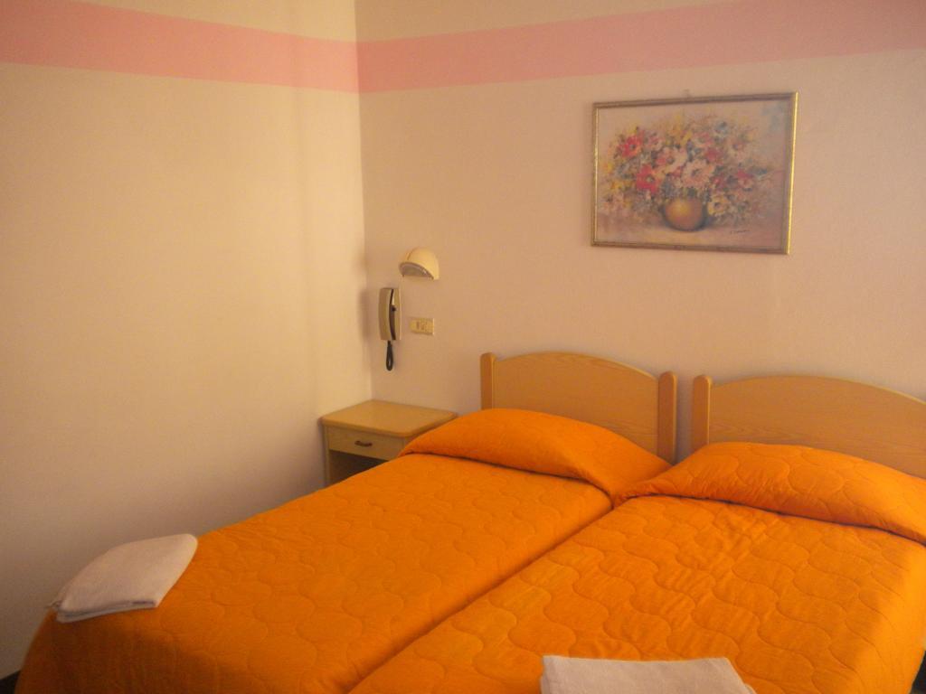 Hotel Nives Rimini Szoba fotó