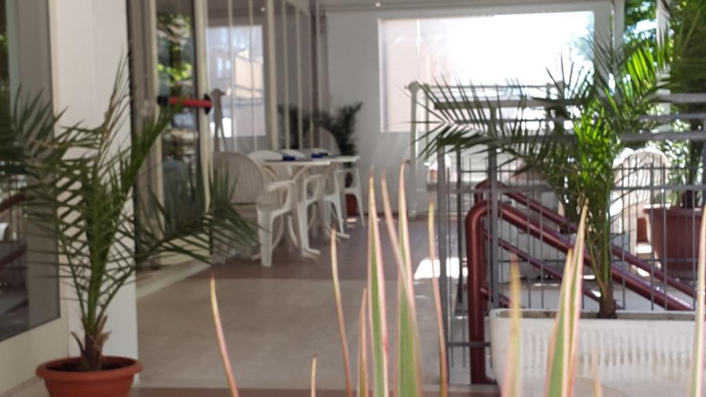 Hotel Nives Rimini Kültér fotó