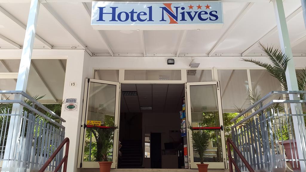 Hotel Nives Rimini Kültér fotó