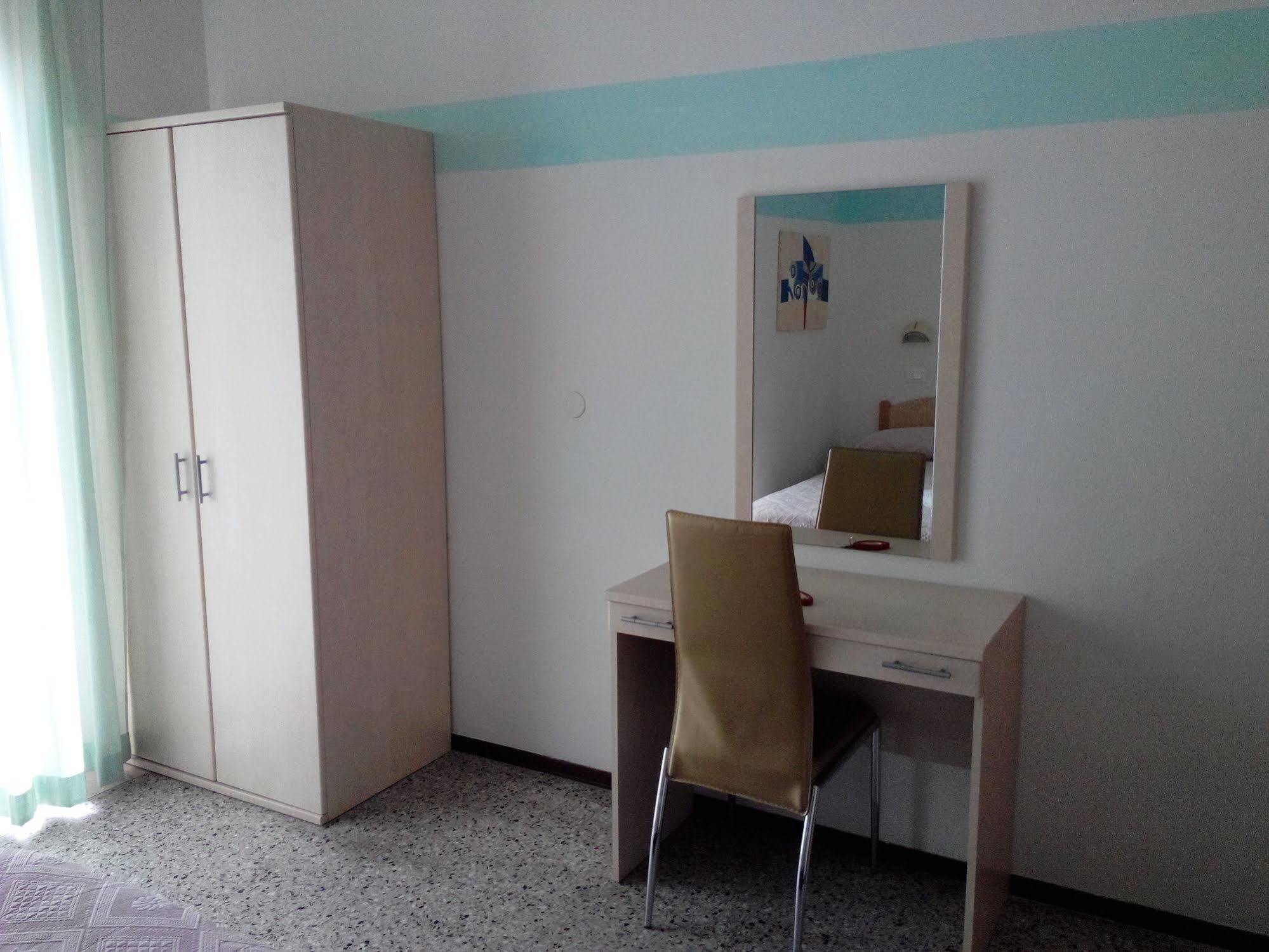 Hotel Nives Rimini Kültér fotó