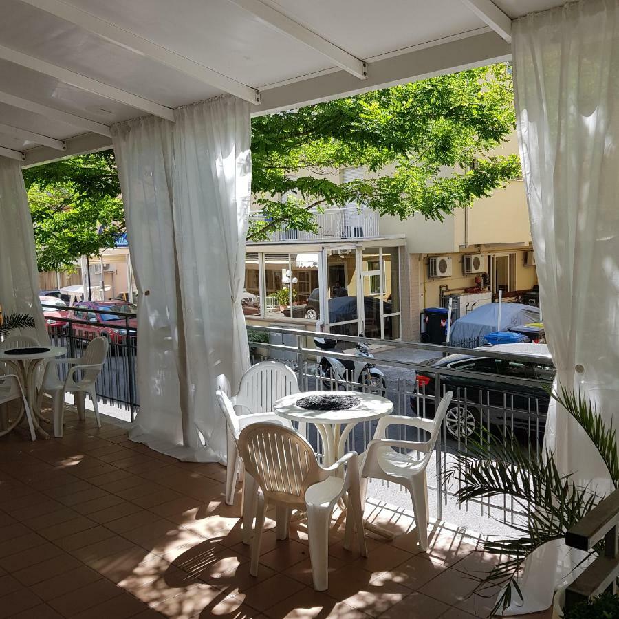 Hotel Nives Rimini Kültér fotó